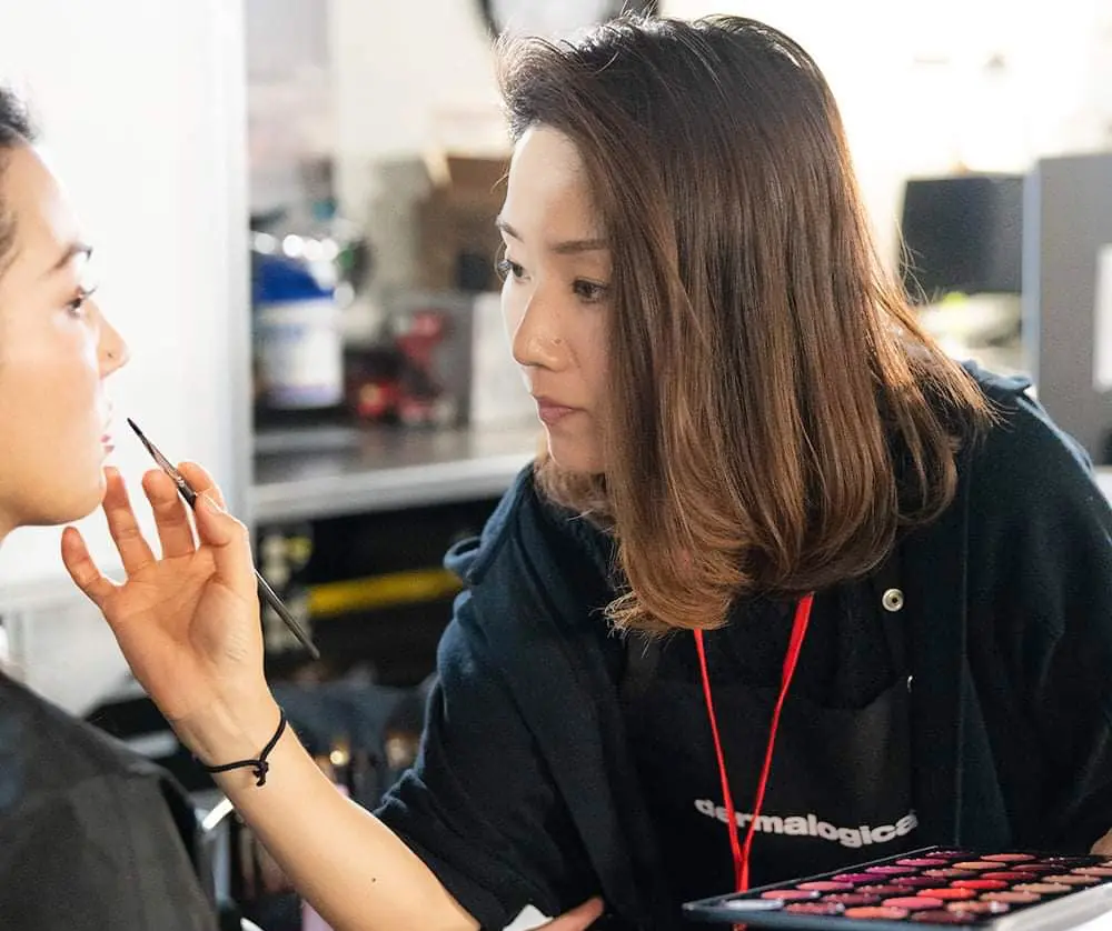 お寿司も握れるメイクアップアーティスト つながり で極めた２つのプロの道 Paranavi パラナビ