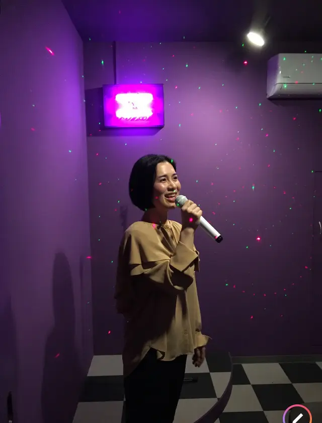 福岡の友人とカラオケ付きのバルへ行った時